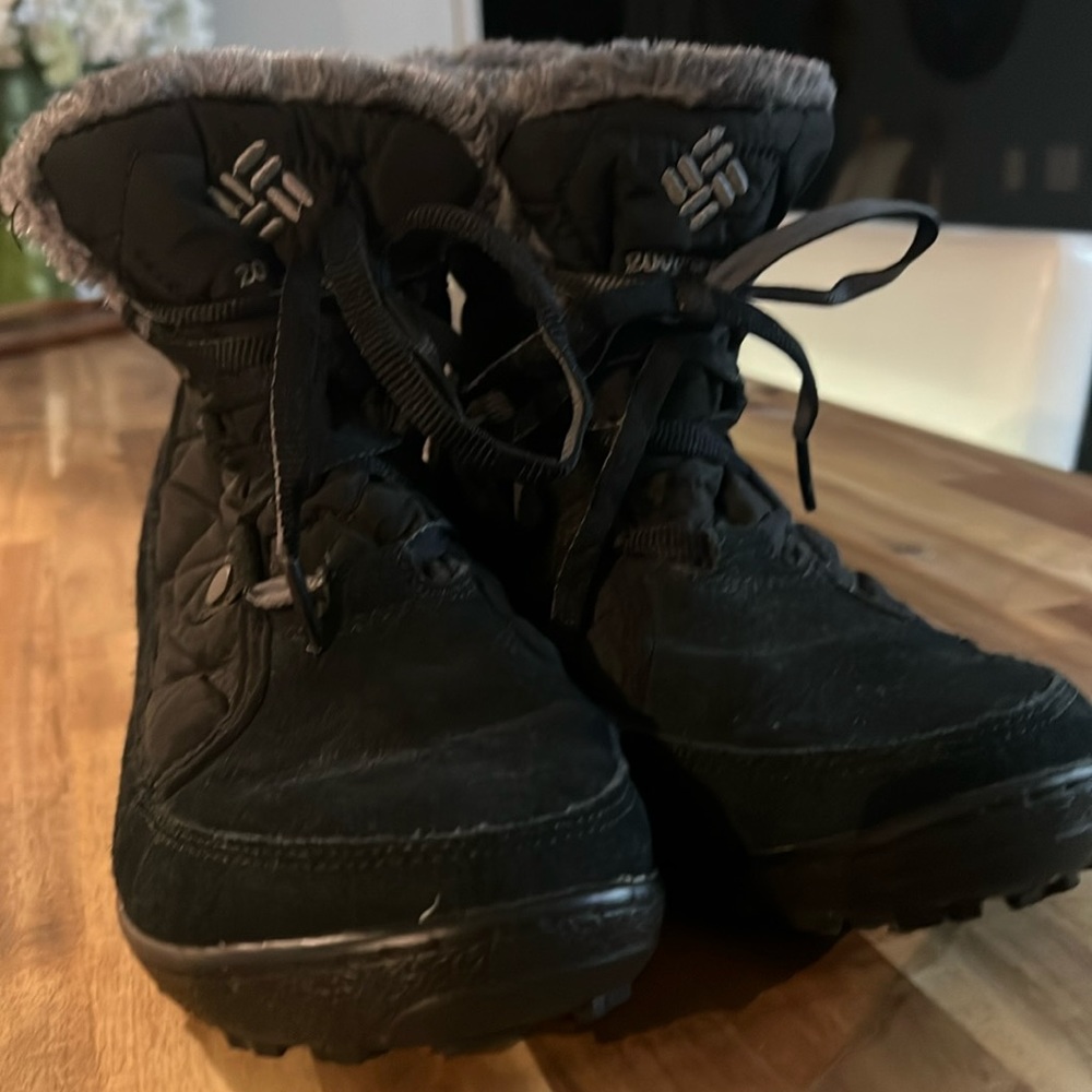 Woman’s Columbia Boots. Size 9